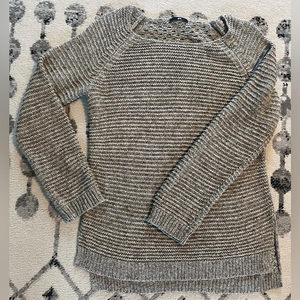 H&M knit sweater, oatmeal/tan color. Size small. See photos for measurem…